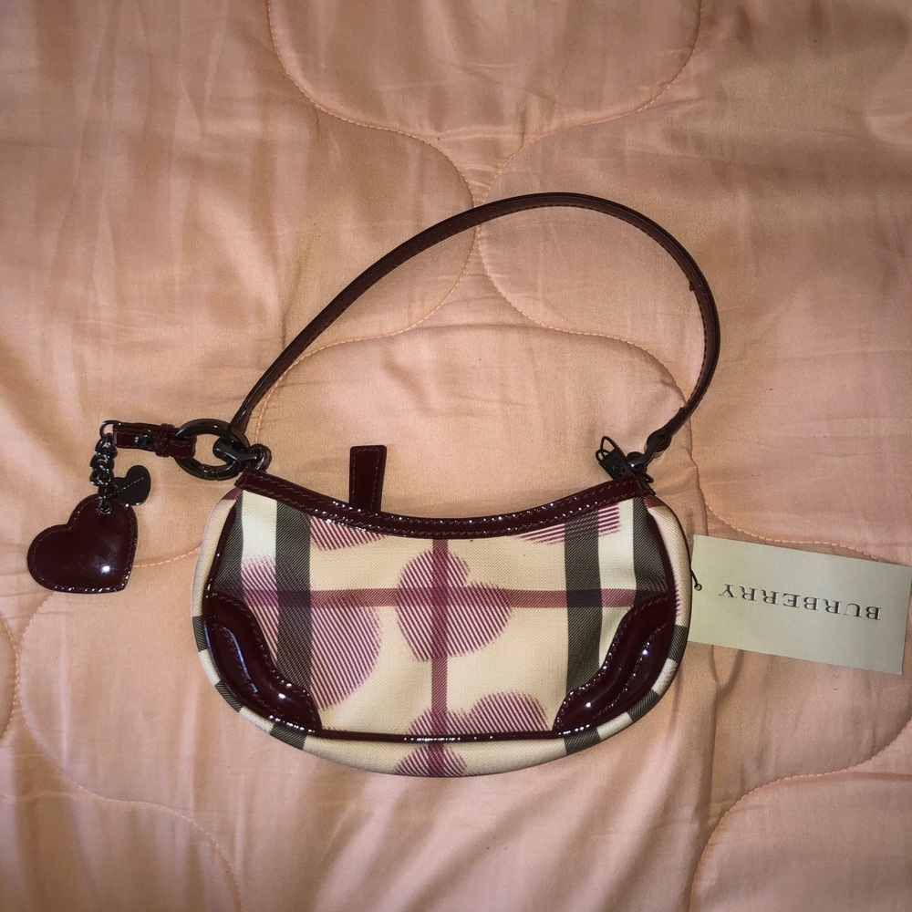 Burberry NWT House Check w/ Hearts Clutch